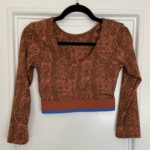 Olympia Activewear Long Sleeve Mira Crop Top Brown Snakeskin Activewear Workout - Picture 6 of 10